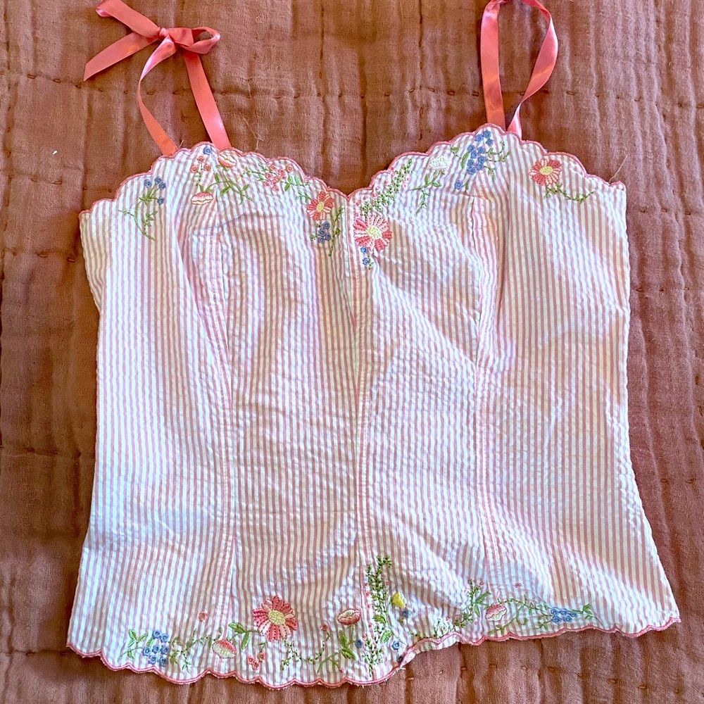 Pink tank with silk ribbons and flower embroidery